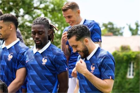 Rayan Cherki, destaque da França