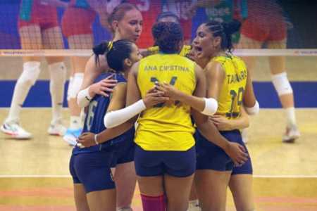 Seleção Brasileira celebra ponto contra a Bulgária