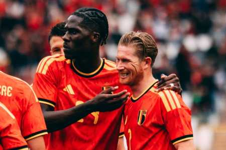Seleção da Bélgica celebra gol contra a Tunísia