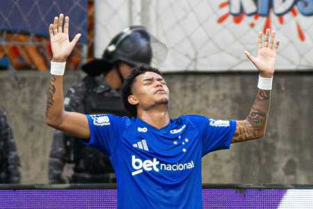 Cruzeiro abre conversas para renovar com Kaique Kenji, alvo de sondagens da Europa