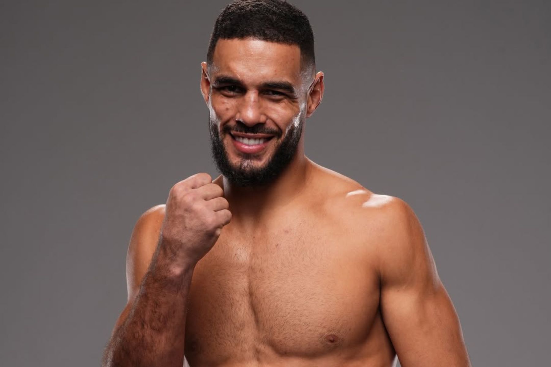Brasileiro entra no top 5 de divisão do UFC após vencer ex-campeão; veja atualização