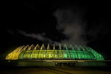 Arena Castelão iluminada para amistoso da Seleção Brasileira Feminina