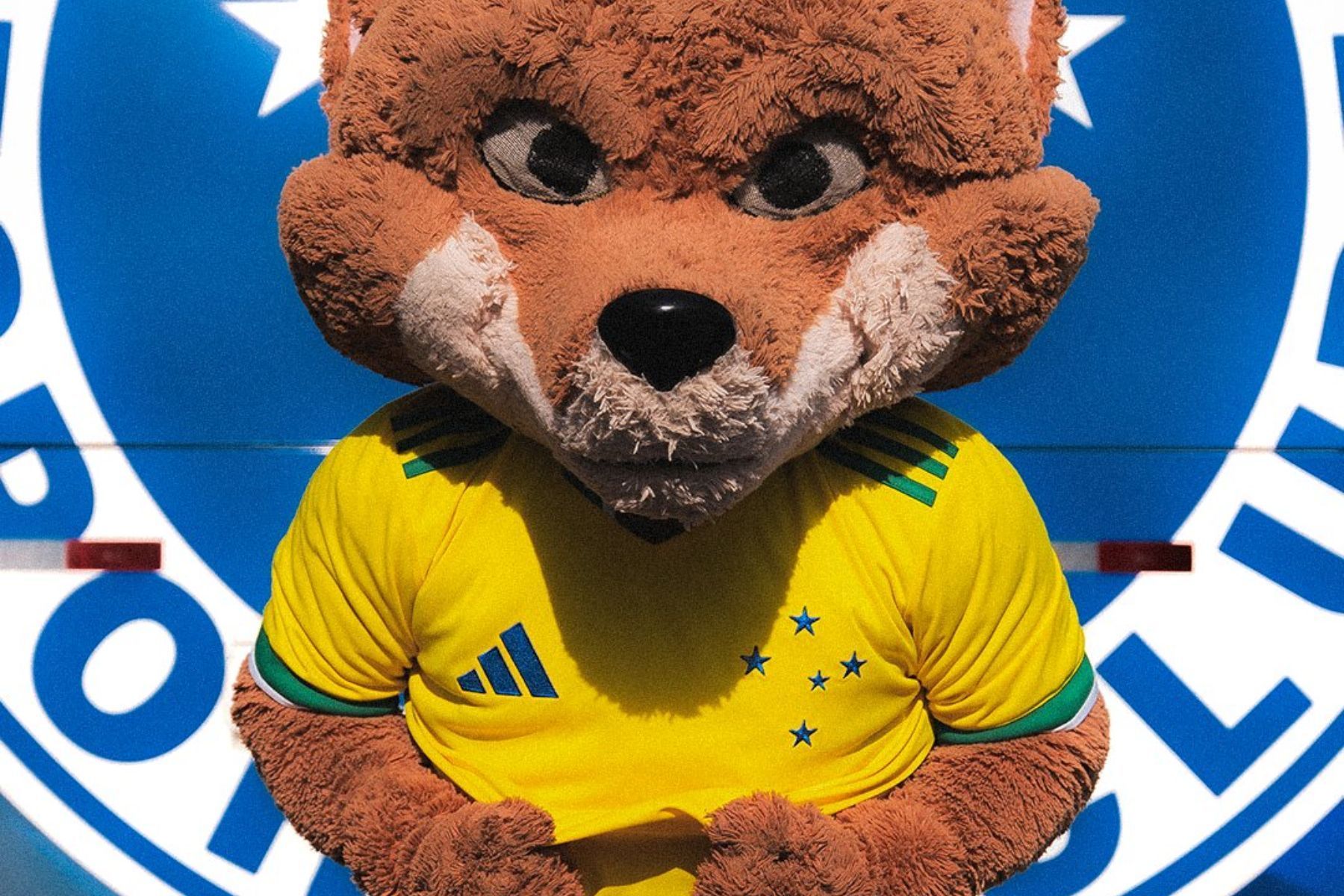 Cruzeiro anuncia camisa especial para Copa do Mundo; veja detalhes