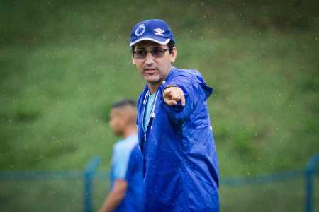 Ricardo Resende em treino do Cruzeiro sub-20 • Gustavo Aleixo/Cruzeiro