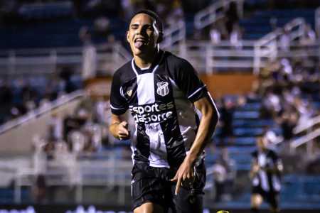 Melk comemora gol do Ceará sobre o Avaí