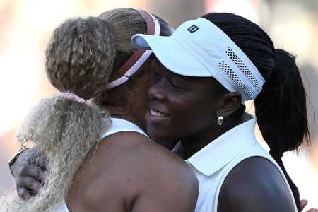 Serena Williams e Victoria Mboko, em ação no WTA 500 de Queen's