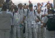 Jogadores da África do Sul chegam com festa e dança para abertura da Copa do Mundo