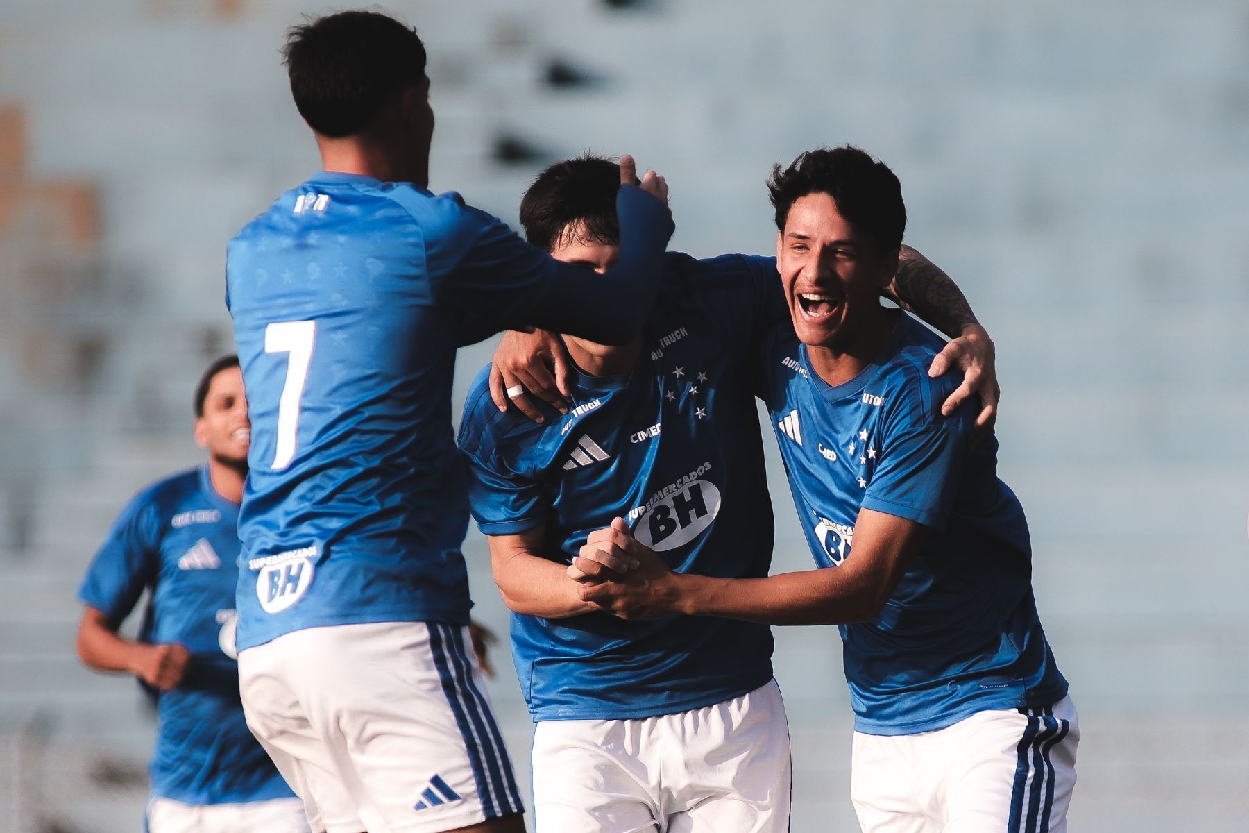 Atacante de R$ 59 milhões é presença ilustre em vitória do sub-20 do Cruzeiro na Toca I