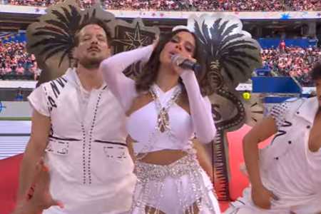 Anitta se apresentou na abertura da Copa do Mundo em Los Angeles • Reprodução/Cazé TV