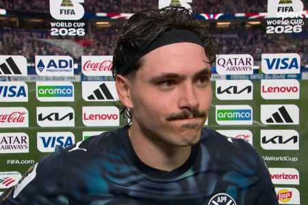 Maurício em entrevista após estreia na Copa do Mundo