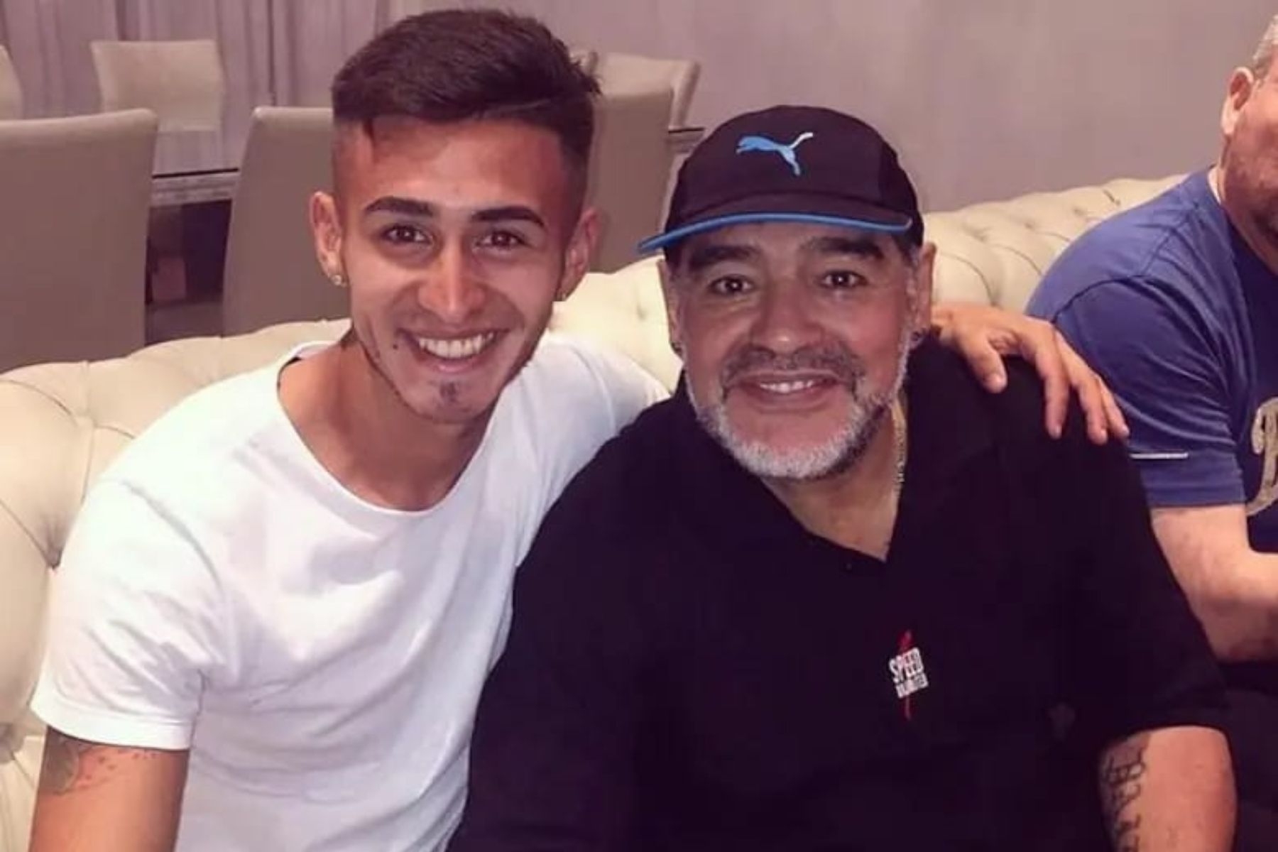Reforço do Cruzeiro é 'devoto' de Maradona e ostenta tatuagens do ídolo