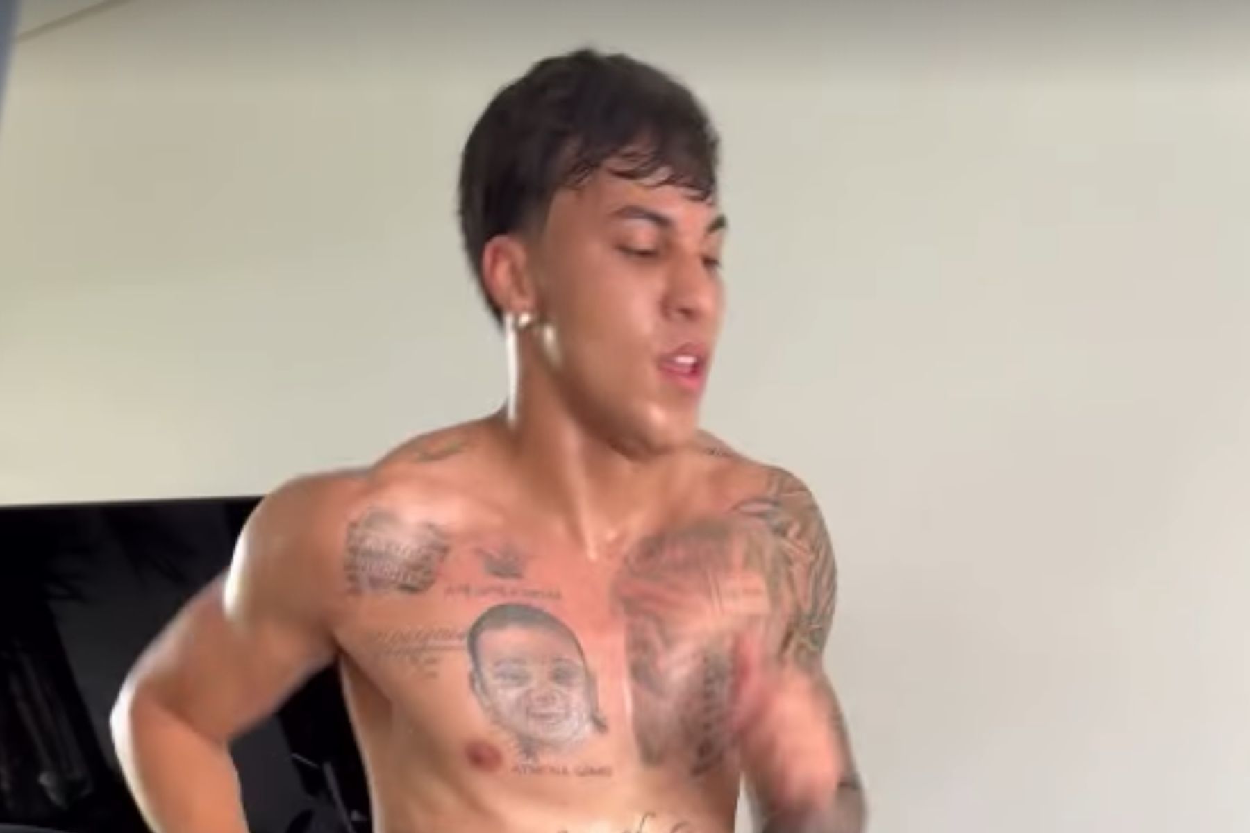 Embalado por rap, Kaio Jorge mantém forma nas férias de olho no Cruzeiro