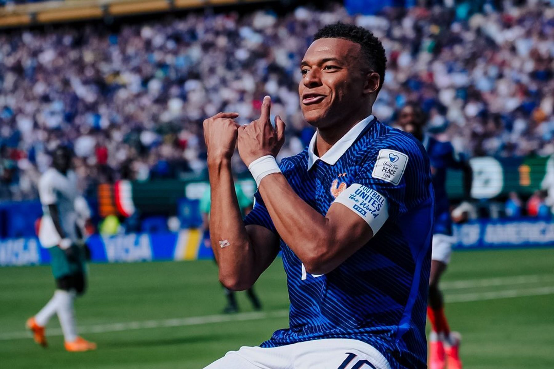 Mbappé supera ídolo francês, 'cola' em Ronaldo e sobe no ranking de artilharia em Copas
