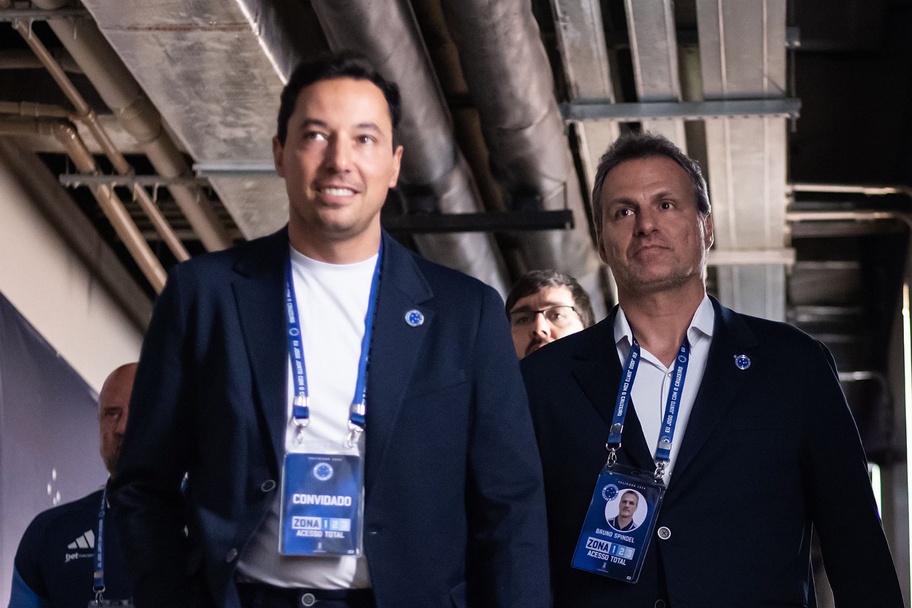 Cruzeiro encaminha saída de trio que não entrou em campo com Artur Jorge