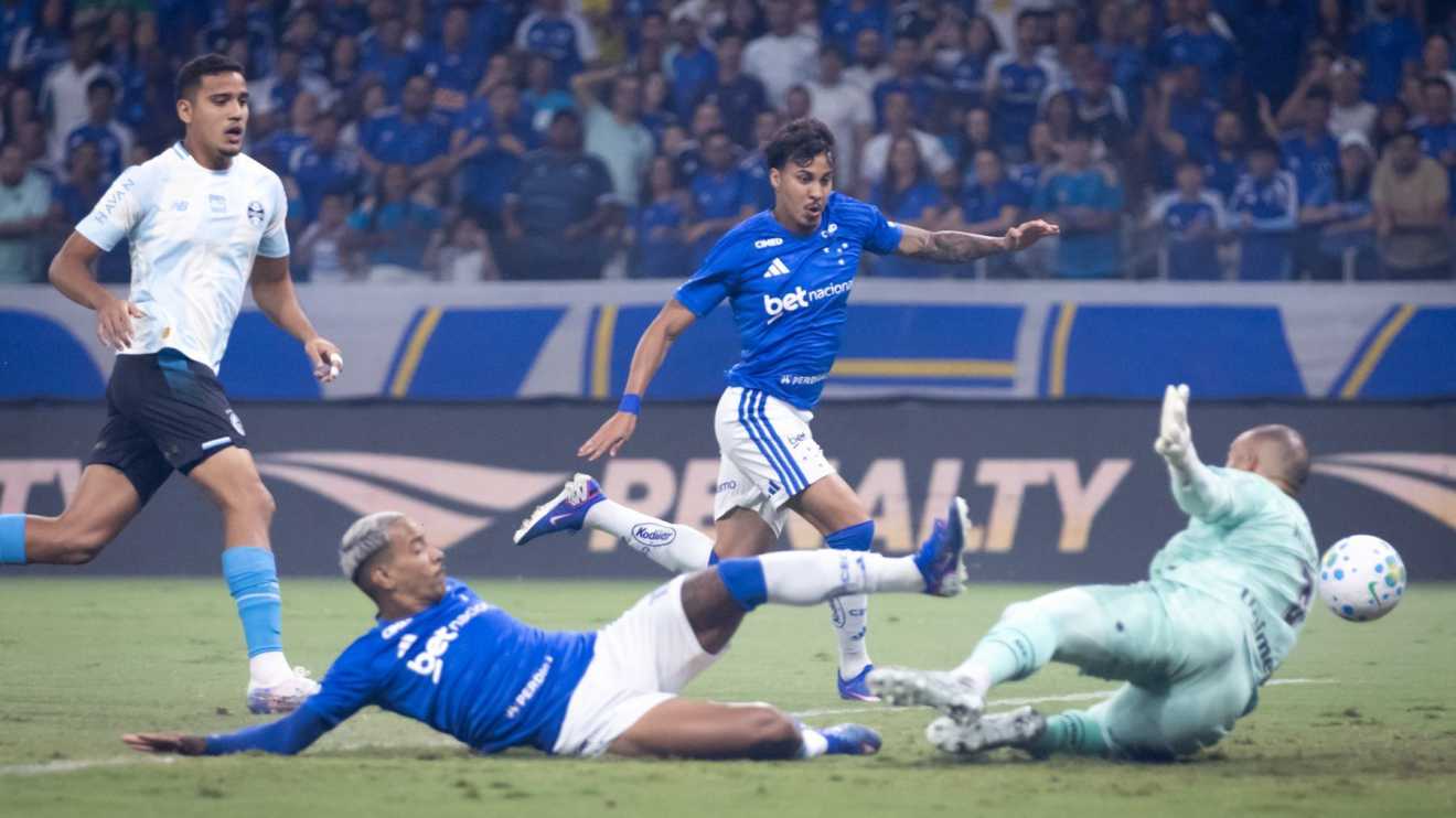 Cruzeiro negocia amistoso com clube da Série A durante pausa da Copa do Mundo