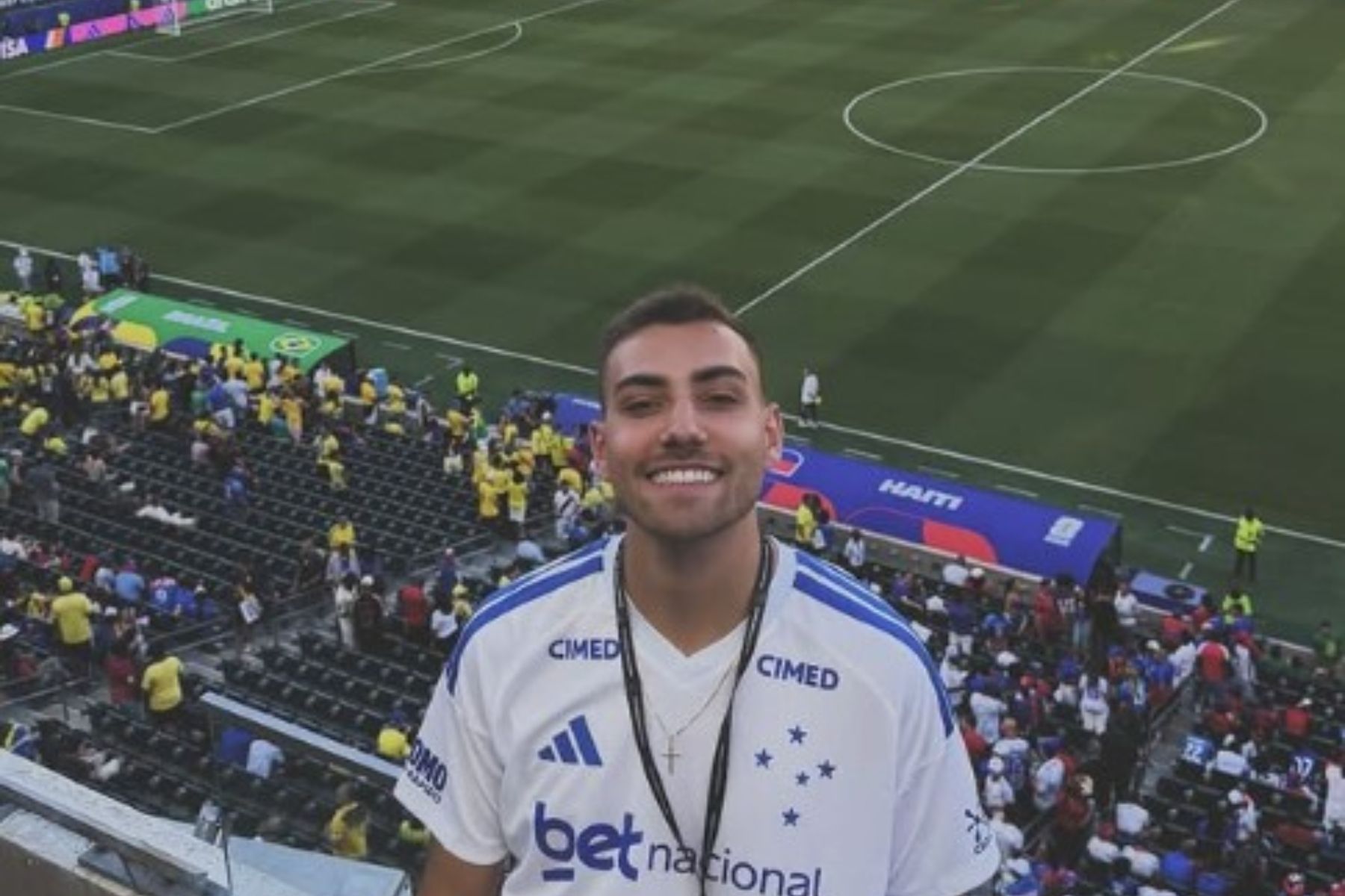Filho de Pedrinho marca presença em Brasil x Haiti e 'representa' Cruzeiro