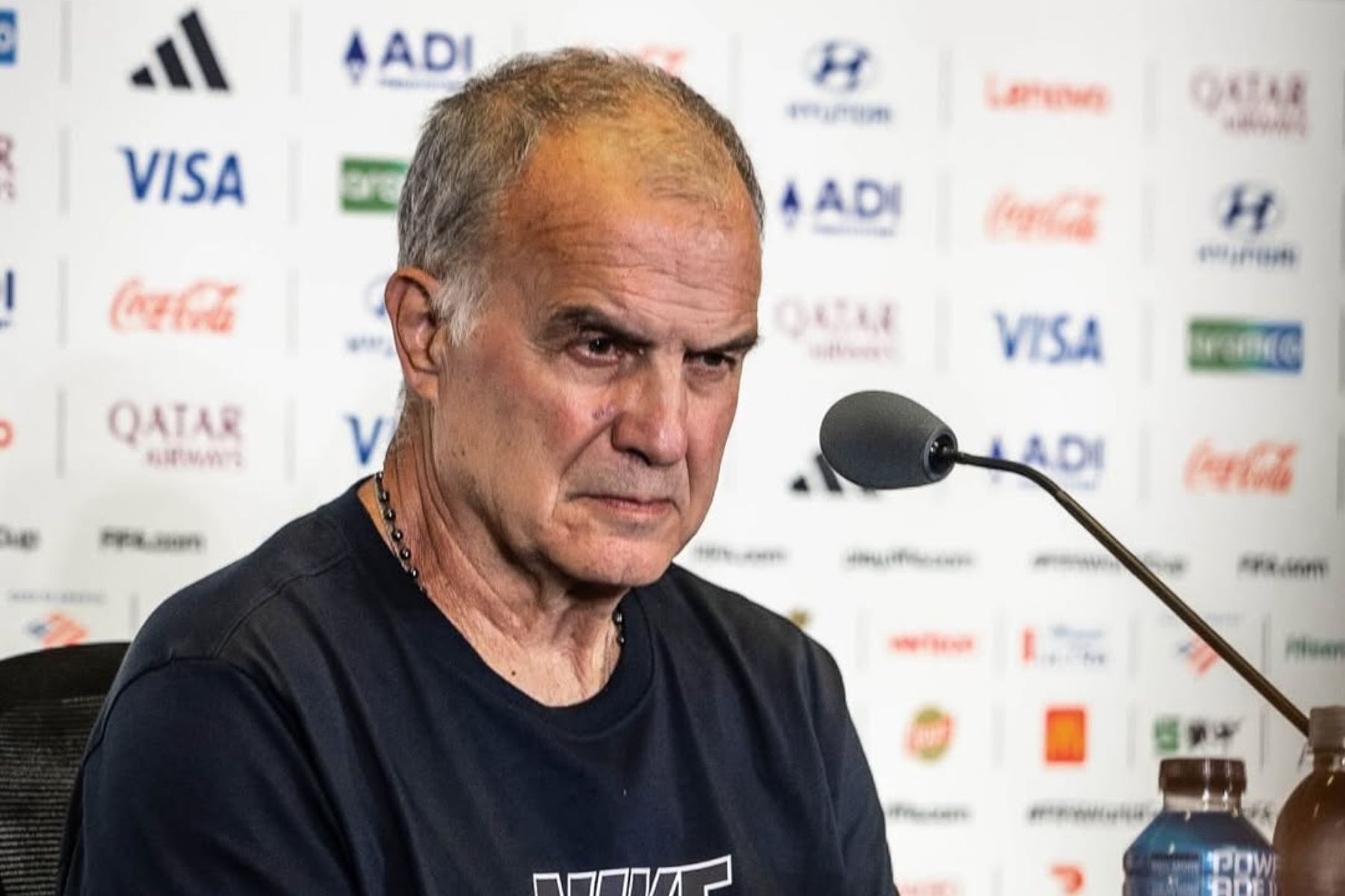 Bielsa, do Uruguai, detona pausa para hidratação na Copa do Mundo: 'Não agrega nada'