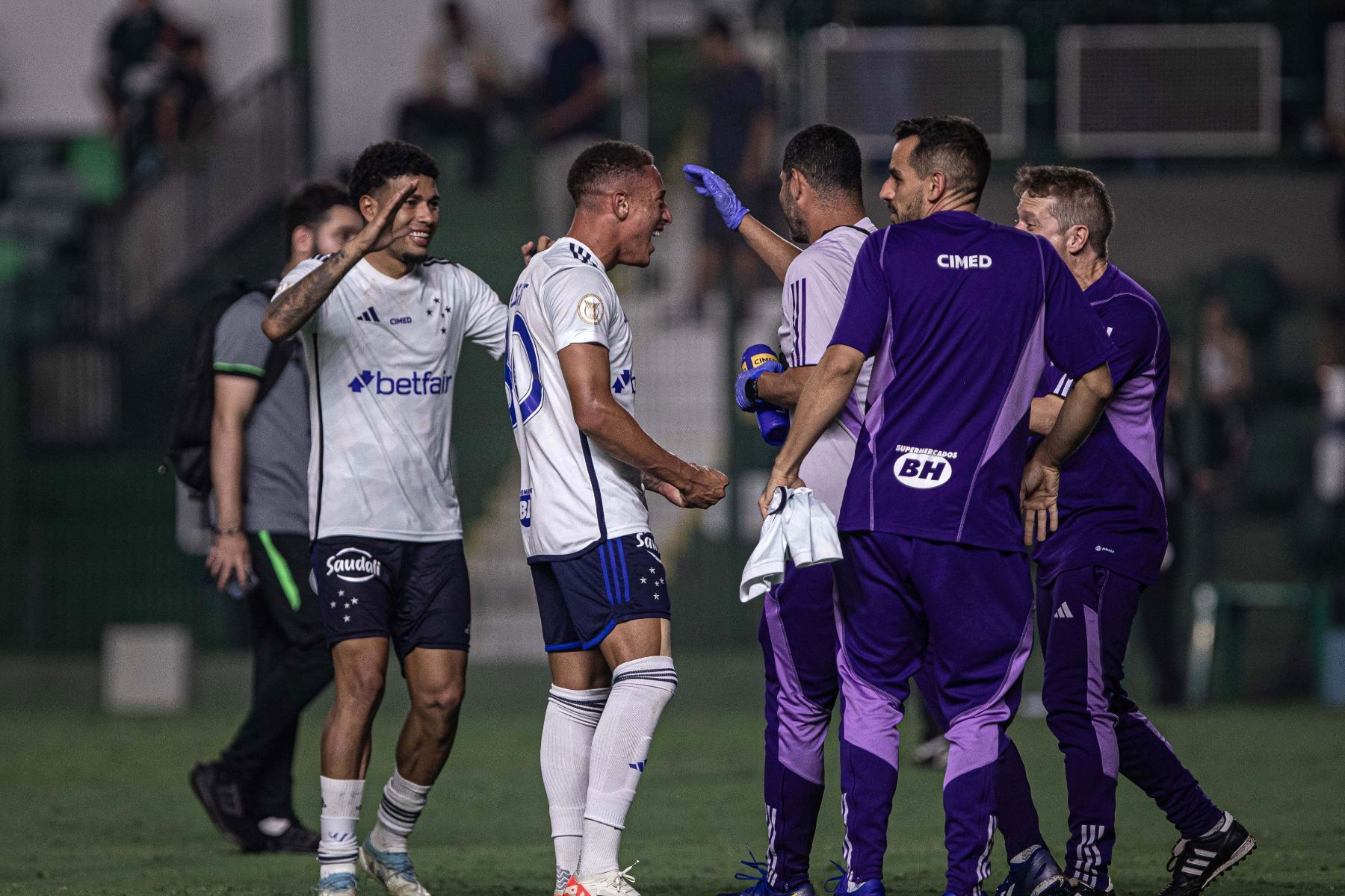 Atacante de clube europeu eterniza gol heroico pelo Cruzeiro em tatuagem; veja