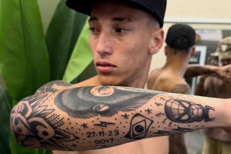 Nova tatuagem de Robert, ex-Cruzeiro • Divulgação/Instagram/gang Tattoo