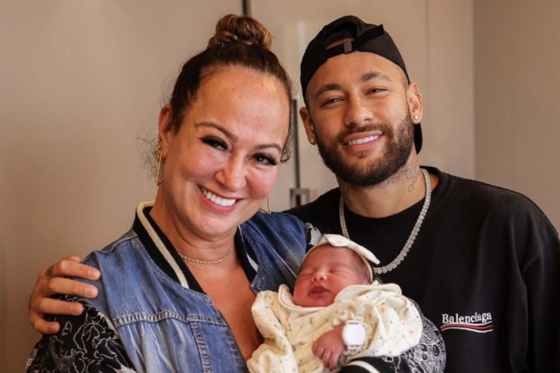Mãe de Neymar vai às redes e manda recado às vésperas de 'estreia' na Copa