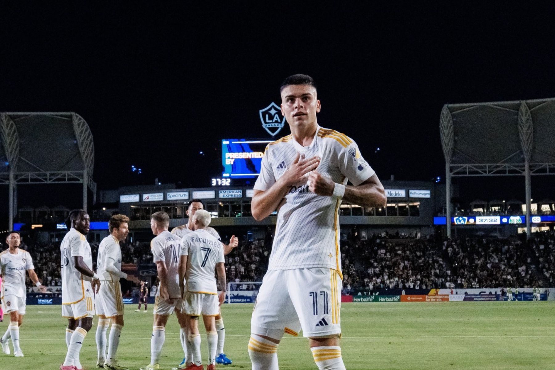 Na mira do Cruzeiro, Pec tem bons números na MLS e até 'superou' Messi; entenda