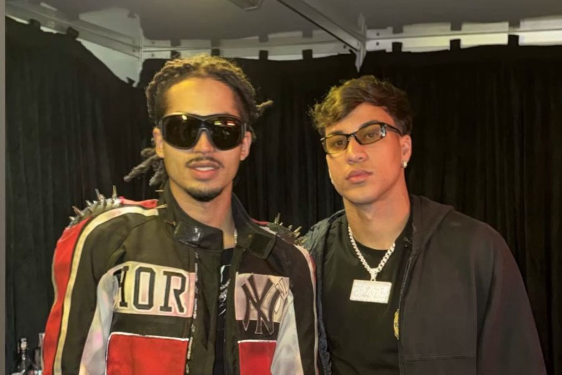 Kaio Jorge comparece a show de Matuê e presenteia rapper com camisa do Cruzeiro