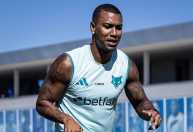 Fora do Cruzeiro, Walace chega a novo clube para assinar contrato e ser anunciado