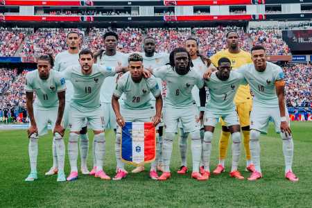 Time da França perfilado antes de jogo contra a Noruega pela Copa do Mundo