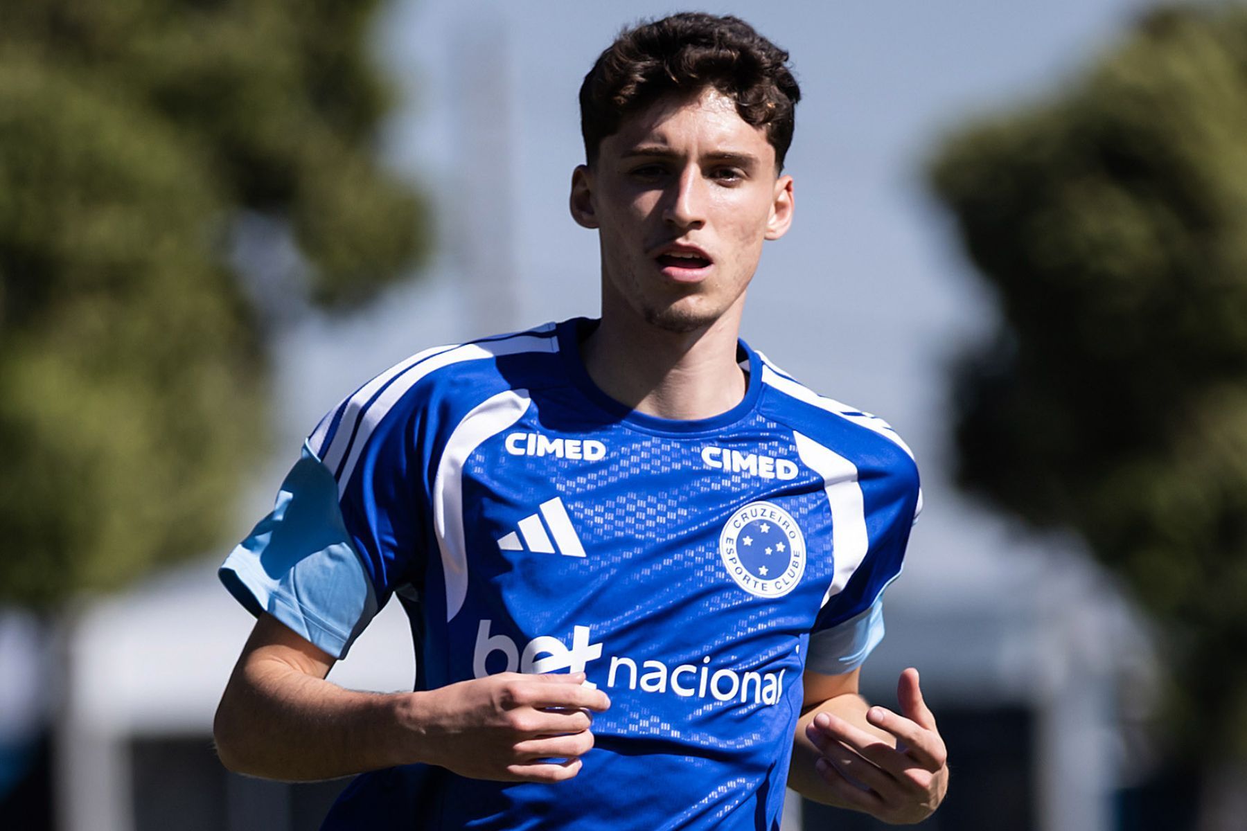 Joia do Cruzeiro, Eduardo Pape 'trava disputa' com Vini Jr. na Seleção; entenda