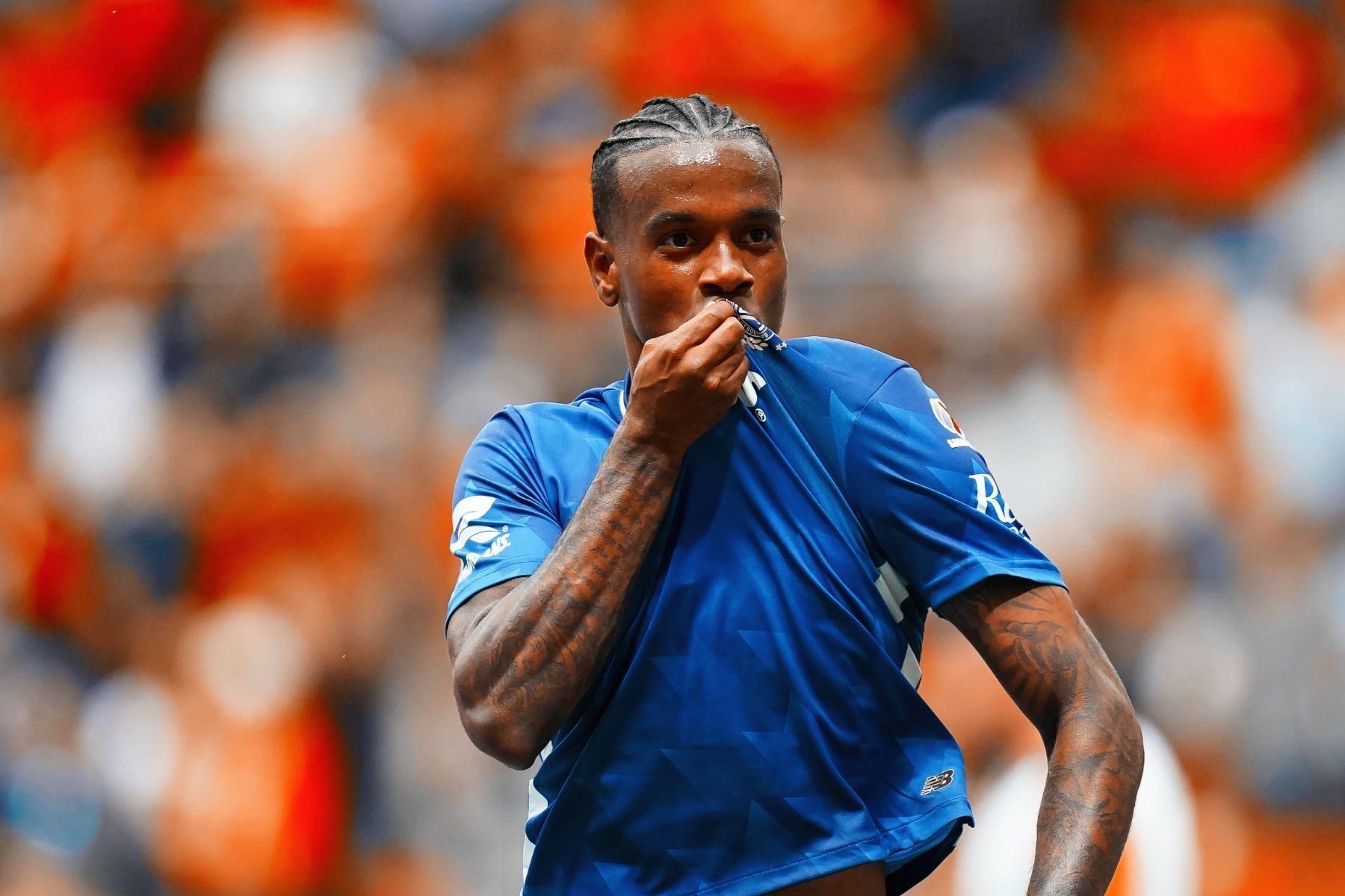 Cruzeiro tem interesse em Helinho, atacante do Toluca-MEX; saiba detalhes