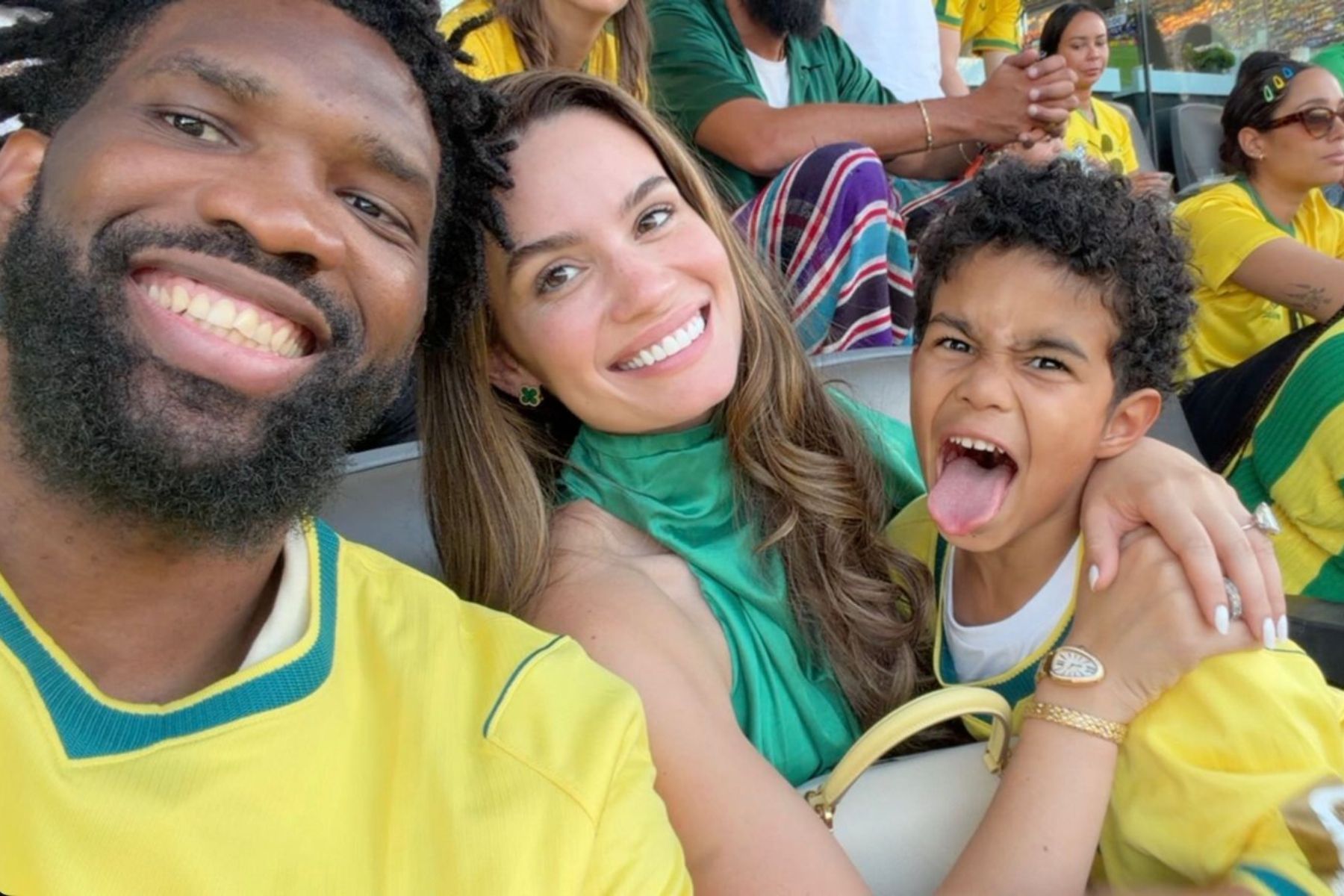 Astro da NBA 'vira brasileiro' e mostra torcida in loco em estreia na Copa