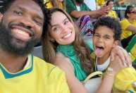 Astro da NBA 'vira brasileiro' e mostra torcida in loco em estreia na Copa