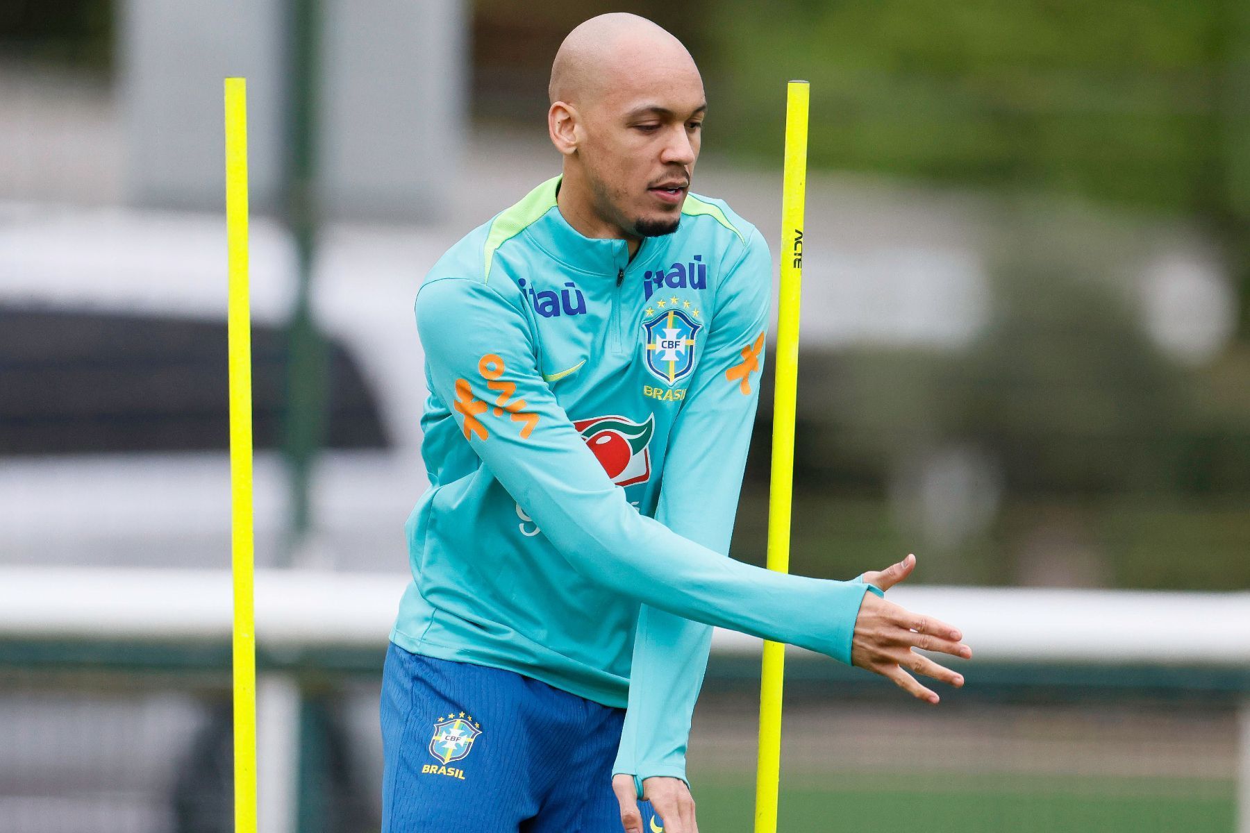 Volante da Seleção analisa pressão externa, sonho da Copa e lance polêmico em treino