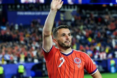 John McGinn é eleito o melhor jogador na partida Escócia x Haiti