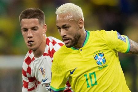 Jogadores de Brasil e Croácia em ação pelas quartas de final da Copa do Mundo de 2022
