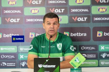 Umberto Louzer, novo técnico do América