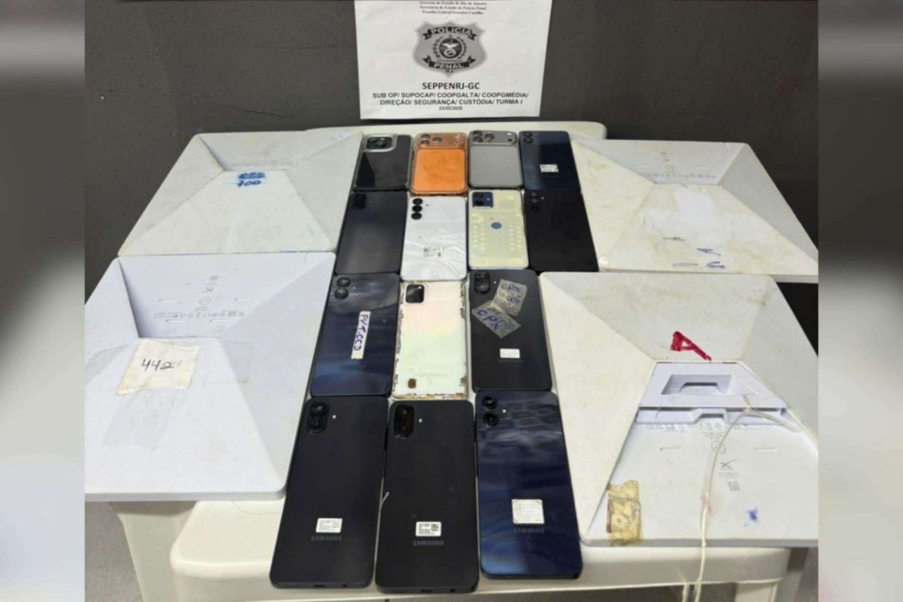 Operação apreende antenas usadas por detentos para burlar bloqueio em presídio no RJ