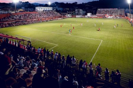 Estádio Castor Cifuentes durante partida do Villa Nova