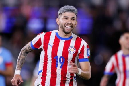 Julio Enciso pela Seleção Paraguaia