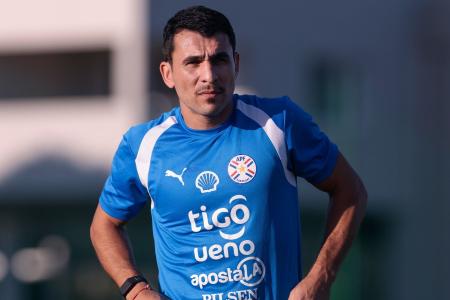 Junior Alonso, zagueiro do Paraguai