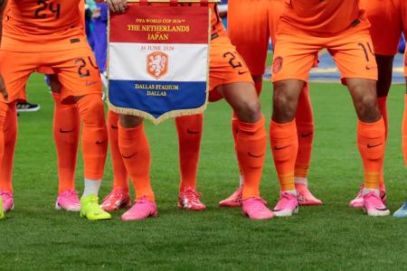 Jogadores da Holanda com chuteiras rosa na Copa do Mundo de 2026