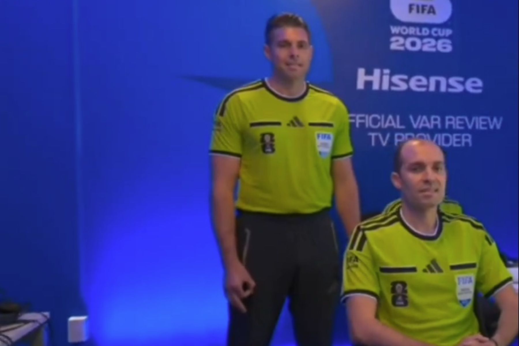 Fifa dá veredito após gesto polêmico de árbitro australiano na Copa do Mundo