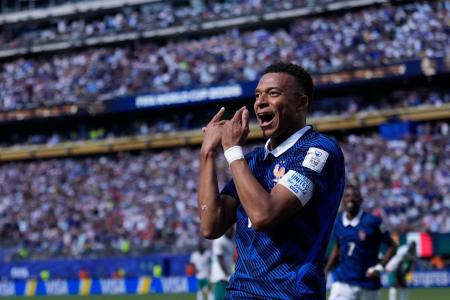 Mbappé vibra com gols da França sobre Senegal