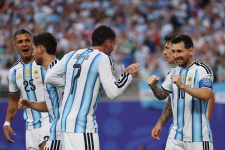 Jogadores da Argentina comemoram gol