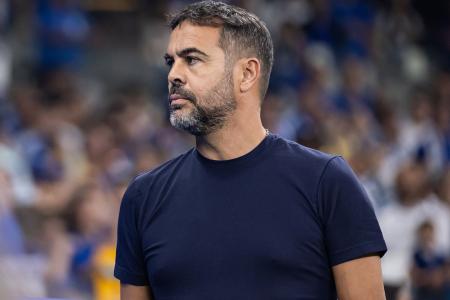 Artur Jorge em Cruzeiro x Fluminense, no Mineirão • Gustavo Aleixo/Cruzeiro