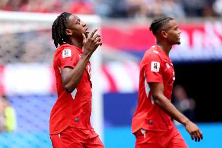 Johan Manzambi comemora gol pela Suíça