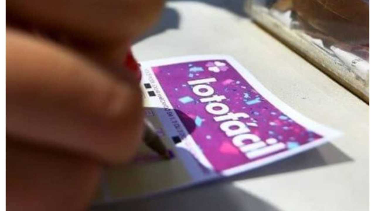 Sorteio da Lotofácil: apostadores buscam o prêmio milionário do concurso 3726