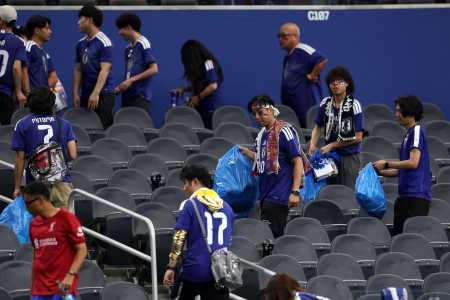 Japoneses recolhem lixo após Holanda 2 x 2 Japão, pela Copa do Mundo de 2026