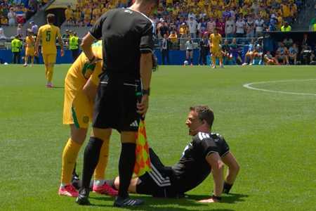 Árbitro sente cãibra em jogo da Copa do Mundo