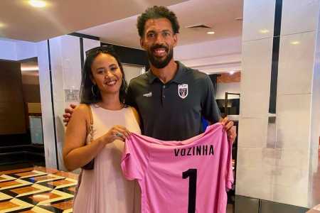 Cantora cabo-verdiana celebra atuação do goleiro Vozinha